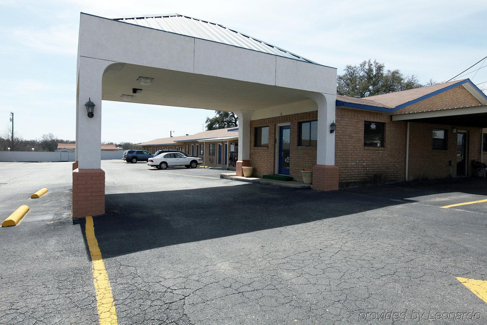 Americas Best Value Inn Comanche Экстерьер фото