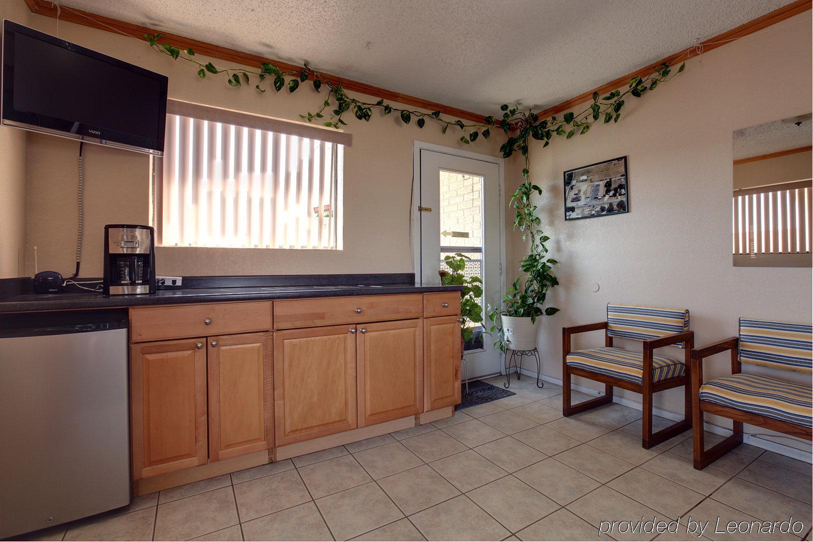Americas Best Value Inn Comanche Интерьер фото