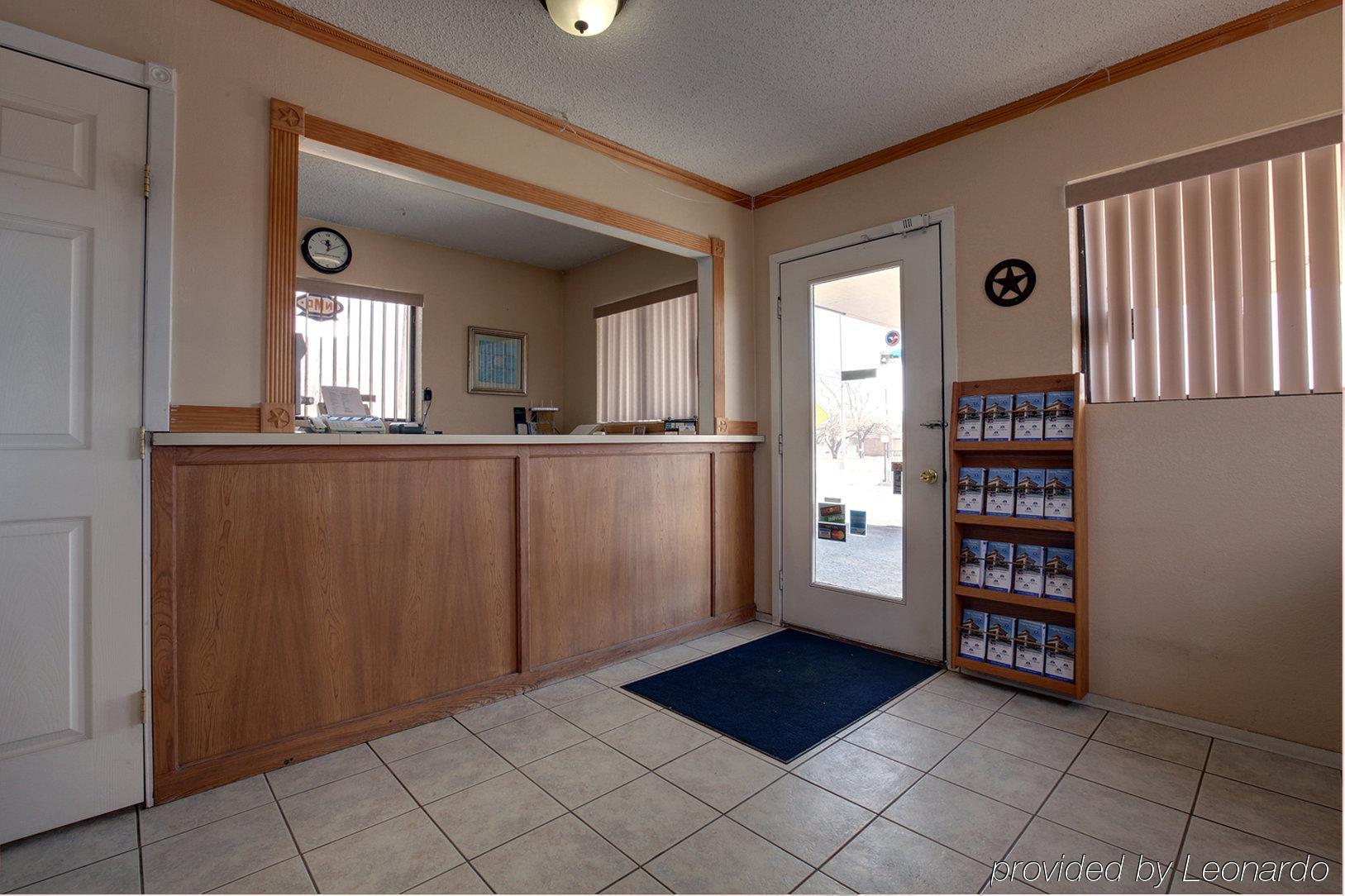 Americas Best Value Inn Comanche Интерьер фото